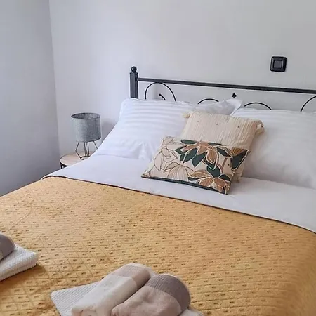 3 Bedroom Gorgeous In Holiday home Nadin