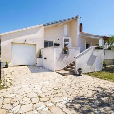 3 Bedroom Gorgeous In Holiday home