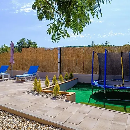 3 Bedroom Gorgeous In Holiday home Nadin