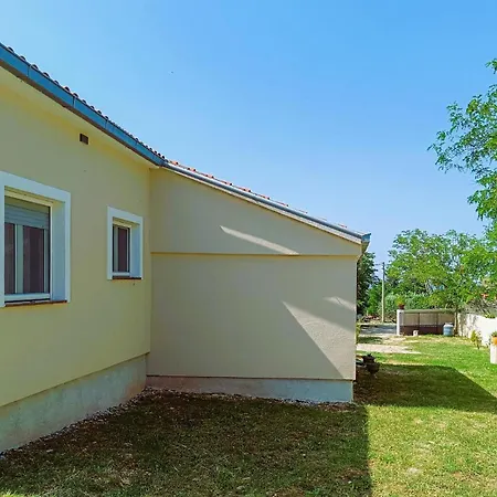 3 Bedroom Gorgeous In Holiday home