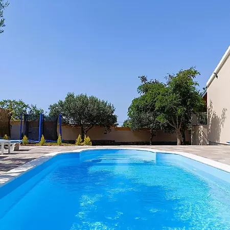 3 Bedroom Gorgeous In Holiday home Nadin