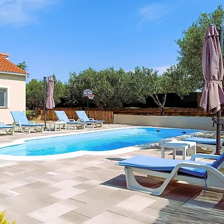3 Bedroom Gorgeous In Nadin